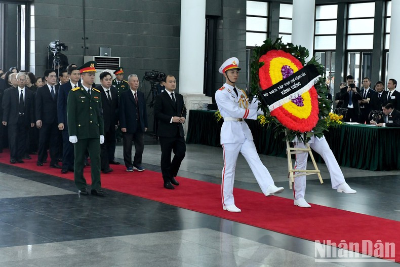 La delegación de la Revista Comunista.