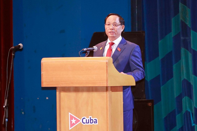 Tran Quang Phuong, vicepresidente de la Asamblea Nacional de Vietnam, interviene en la ceremonia.