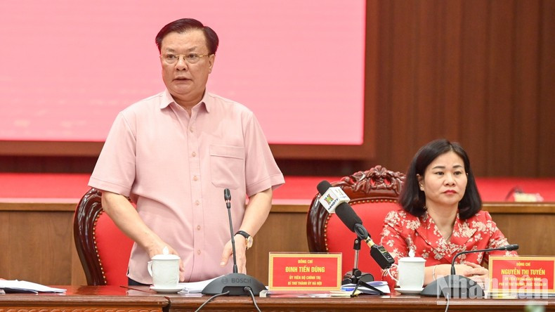 El secretario del Comité del PCV en Hanói, Dinh Tien Dung, en la cita. El secretario del Comité del PCV en Hanói, Dinh Tien Dung, en la cita.