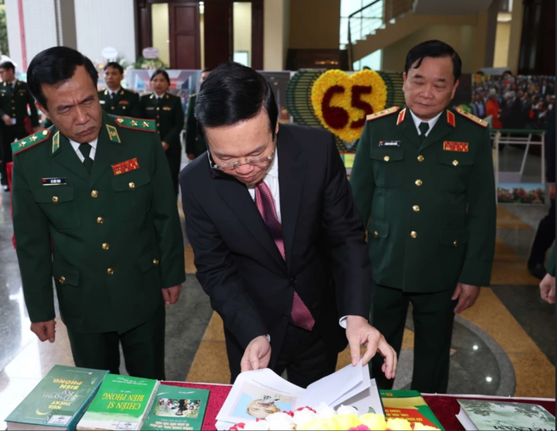 Van Thuong en la muestra. Van Thuong en la muestra.