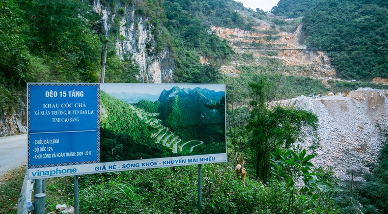 En el camino desde el distrito de Meo Vac, provincia de Ha Giang, a Bao Lac, los turistas pasarán por el paso Khau Coc Cha.