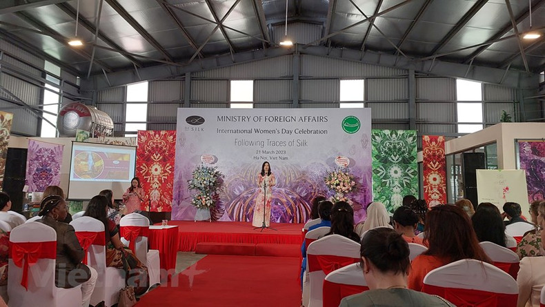 La vicecanciller vietnamita Le Thi Thu Hang destacó que el evento contribuye a fortalecer la solidaridad y la cooperación entre la Asociación de Naciones del Sudeste Asiático (Asean) y los amigos internacionales. La vicecanciller vietnamita Le Thi Thu Hang destacó que el evento contribuye a fortalecer la solidaridad y la cooperación entre la Asociación de Naciones del Sudeste Asiático (Asean) y los amigos internacionales.