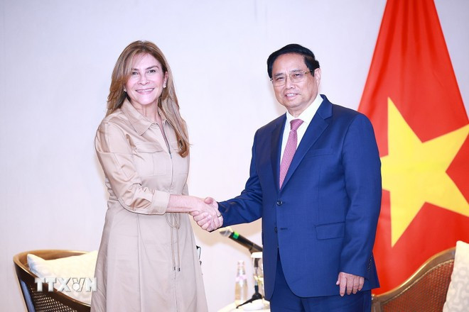 El primer ministro vietnamita, Pham Minh Chinh, y la secretaria general del gobernante Partido Revolucionario Moderno de República Dominicana y alcaldesa de Santo Domingo, Carolina Mejía. El primer ministro vietnamita, Pham Minh Chinh, y la secretaria general del gobernante Partido Revolucionario Moderno de República Dominicana y alcaldesa de Santo Domingo, Carolina Mejía.
