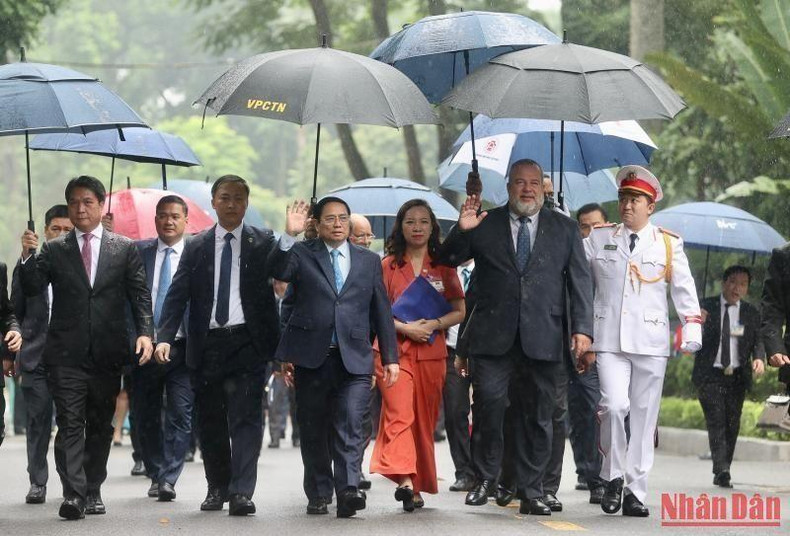 Los dos dirigentes se trasladan desde el Palacio Presidencial al lugar del encuentro. Los dos dirigentes se trasladan desde el Palacio Presidencial al lugar del encuentro.