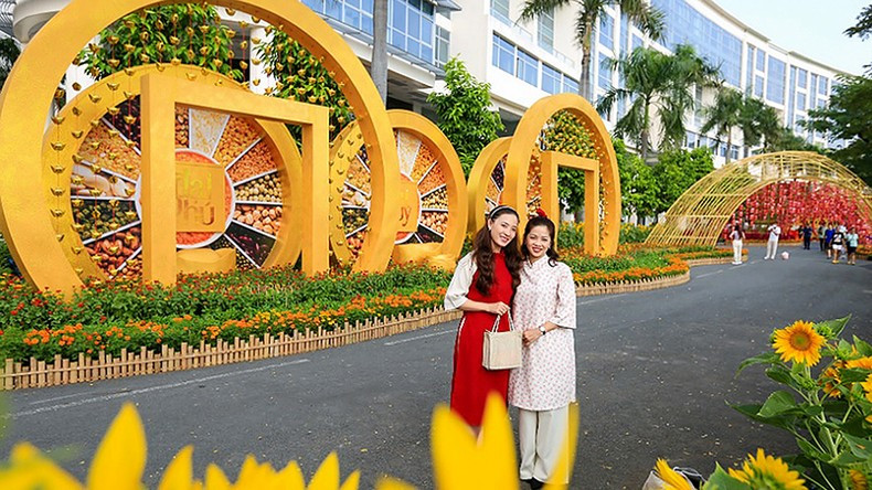 La calle de flores de Phu My Hung, Ciudad Ho Chi Minh. (Foto: Nhat Thinh)