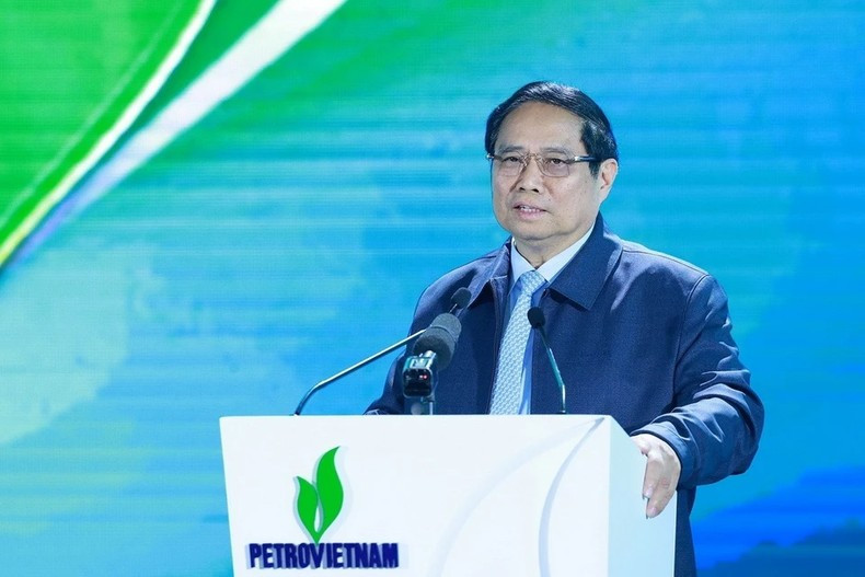 Minh Chinh habla en la cita. Minh Chinh habla en la cita.