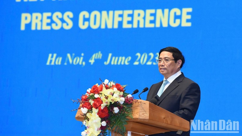 Minh Chinh interviene en la rueda de prensa. Minh Chinh interviene en la rueda de prensa.