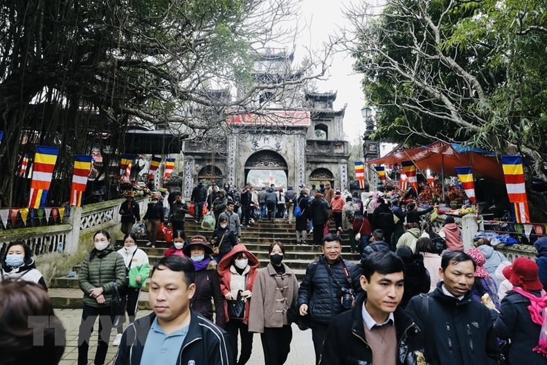 Una gran afluencia de turistas acude estos días a la Pagoda Huong. Una gran afluencia de turistas acude estos días a la Pagoda Huong.