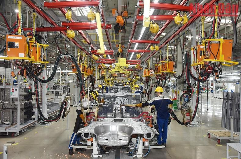 Línea de producción en la fábrica de automóviles Hyundai Thanh Cong.