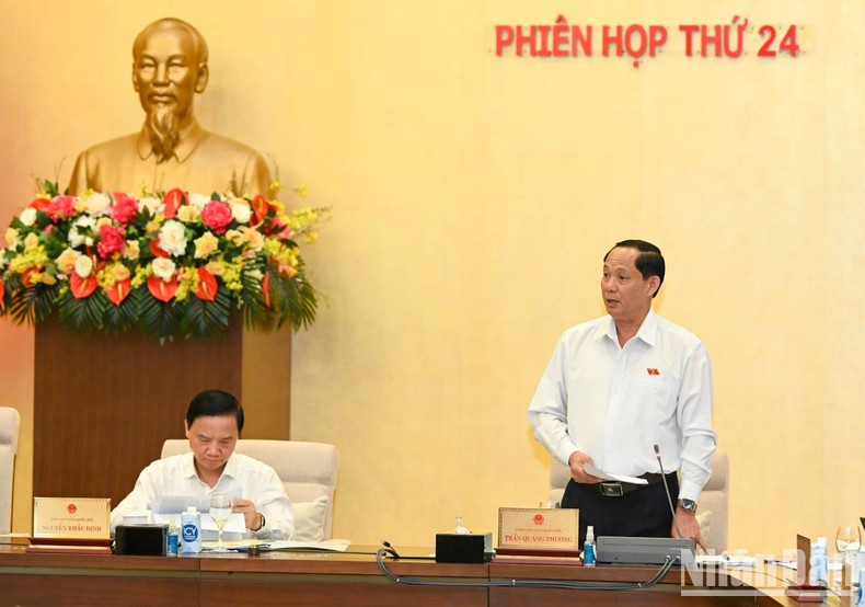 El vicepresidente de la Asamblea Nacional Tran Quang Phuong habla en la sesión. El vicepresidente de la Asamblea Nacional Tran Quang Phuong habla en la sesión.