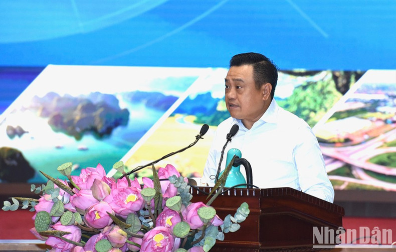 El presidente del Comité Popular de Hanói, Tran Sy Thanh, en el evento. El presidente del Comité Popular de Hanói, Tran Sy Thanh, en el evento.