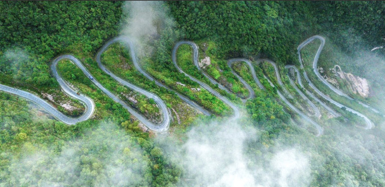 Después de ampliado, aunque sigue siendo uno de los pasos más peligrosos de la región noreste, Khau Coc Cha permite fácil viaje entre el distrito de Bao Lac y las zonas circundantes.