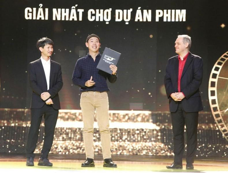 El director vietnamita Do Quoc Trung recibe el primer premio del Jurado del Mercado de Proyectos Cinematográficos por la obra &quot;Chachacha&quot;.