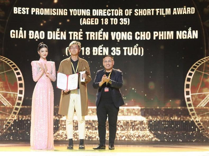 El premio al director prometedor de cortometraje fue para Truong The Thien por la película &quot;Hallway of memories&quot; (Pasillo de los recuerdos).