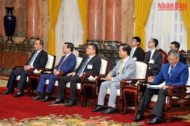 Delegados vietnamitas en la cita.