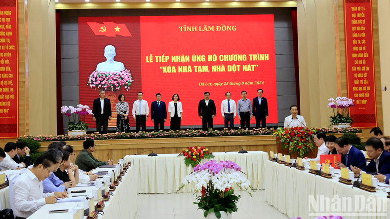 En la ceremonia, empresas y patrocinadores donan un monto de más de 1,6 millones de dólares.