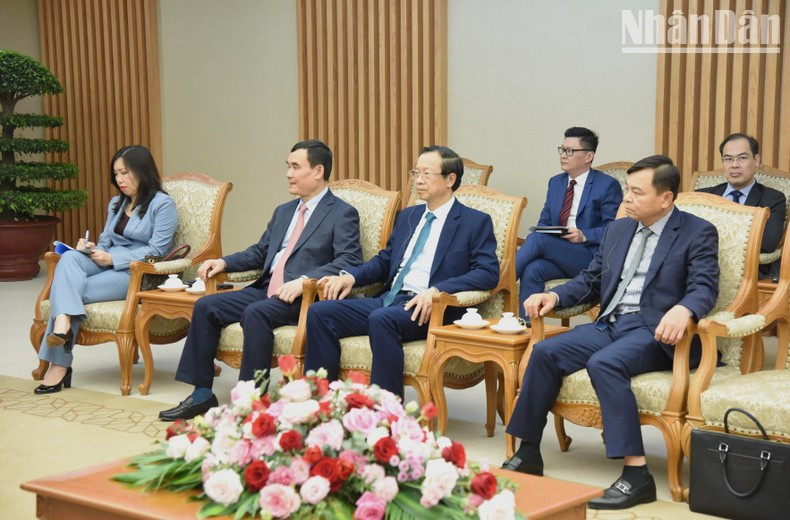 Representantes de ministerios y agencias gubernamentales de Vietnam asistentes a la reunión. Representantes de ministerios y agencias gubernamentales de Vietnam asistentes a la reunión.