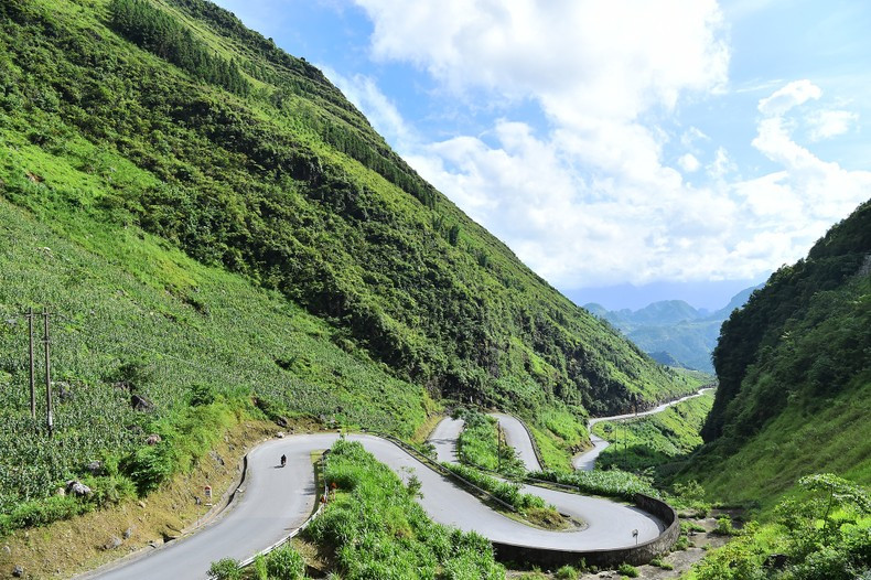 Pendiente Tham Ma, ubicada en la Ruta Nacional 4C. Pendiente Tham Ma, ubicada en la Ruta Nacional 4C.