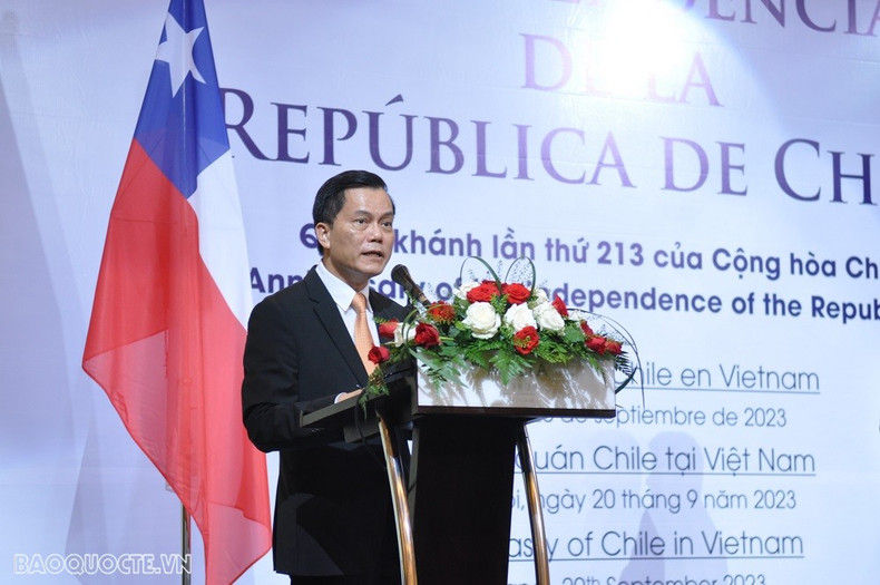 Ha Kim Ngoc, viceministro de Relaciones Exteriores, interviene en el acto.