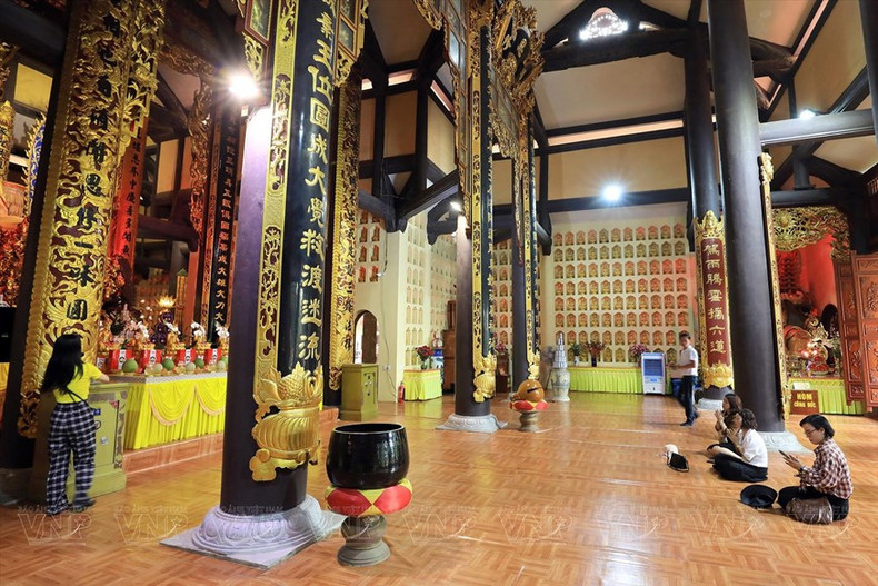 Con su arquitectura única y su escala grandiosa, la pagoda Khai Nguyen se ha convertido en un destino imperdible para los turistas.