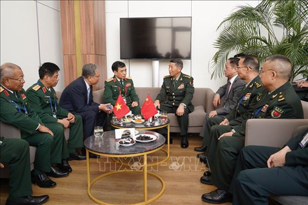 El ministro de Defensa de Vietnam, Phan Van Giang, sostuvo conversaciones con su homólogo chino, Li Shangfu. (Foto: VNA) El ministro de Defensa de Vietnam, Phan Van Giang, sostuvo conversaciones con su homólogo chino, Li Shangfu. (Foto: VNA)