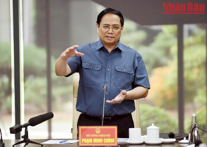 Minh Chinh habla en la reunión.