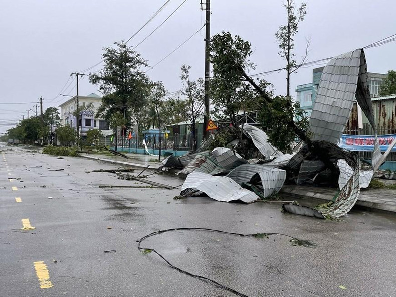 La tormenta Noru causa algunos daños en la ciudad de Tam Ky. (Foto: VNA) La tormenta Noru causa algunos daños en la ciudad de Tam Ky. (Foto: VNA)