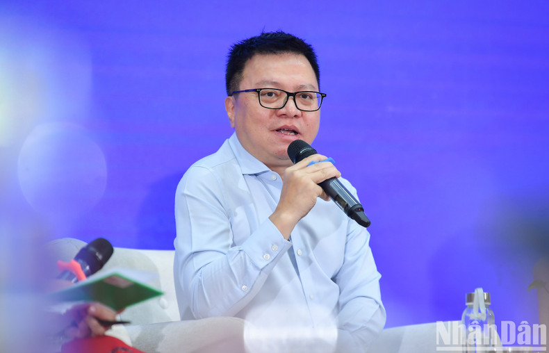 Quoc Minh destaca la importancia de utilizar la tecnología moderna en la práctica del periodismo, así como el humanismo. Quoc Minh destaca la importancia de utilizar la tecnología moderna en la práctica del periodismo, así como el humanismo.