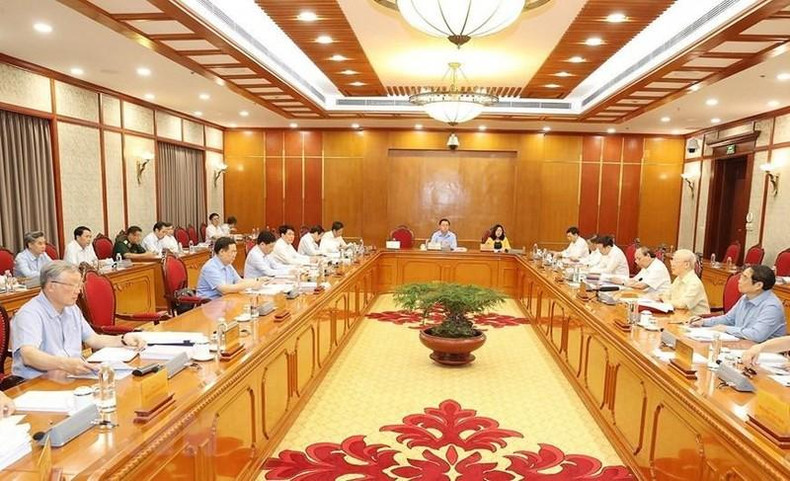 Phu Trong pronuncia un discurso de clausura de la reunión.