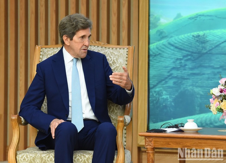 [Foto] Premier vietnamita recibe al enviado presidencial especial de EE.UU. para el Clima ảnh 6