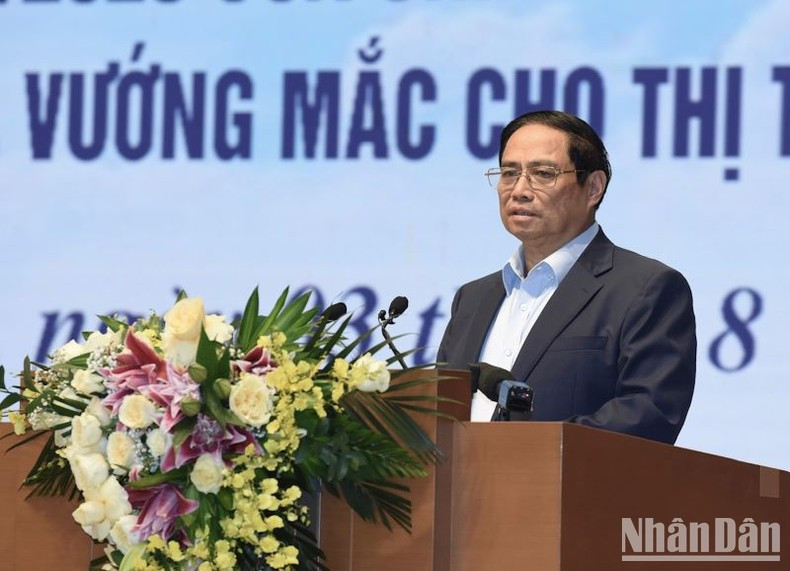 Minh Chinh interviene en el evento. Minh Chinh interviene en el evento.