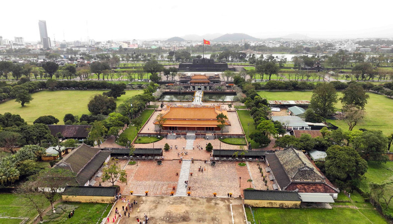 Visitantes en la Ciudad Imperial de Hue.