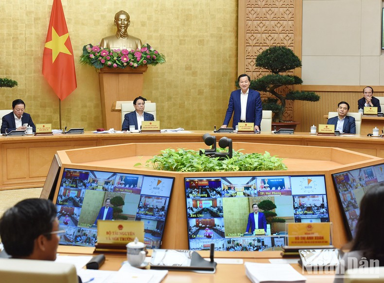 Habla el viceprimer ministro Le Minh Khai.