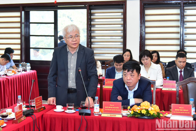 Habla Chu Van Lam, redactor jefe del la Revista Económica de Vietnam.