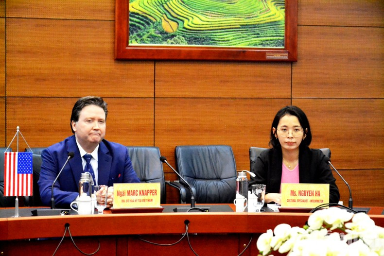 El embajador estadounidense en Vietnam, Marc Knapper, en el evento.