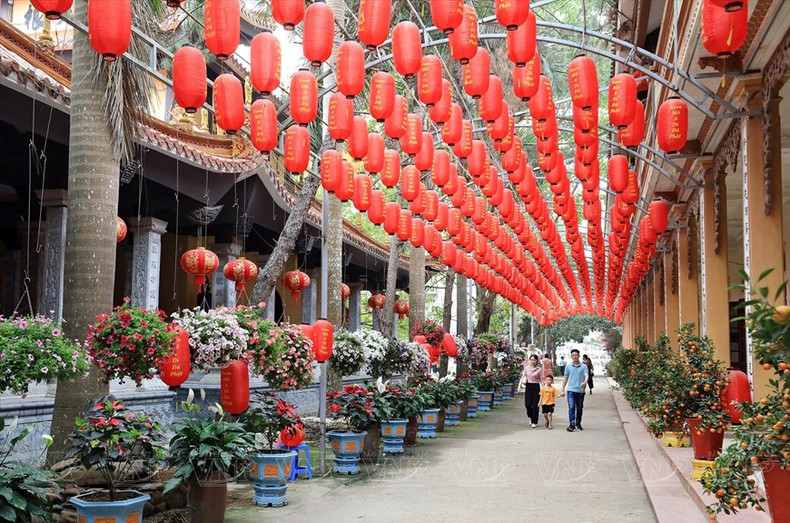 La pagoda Khai Nguyen no es solo un lugar para que la gente visite y ore por bendiciones, también es un sitio para organizar muchas actividades budistas.