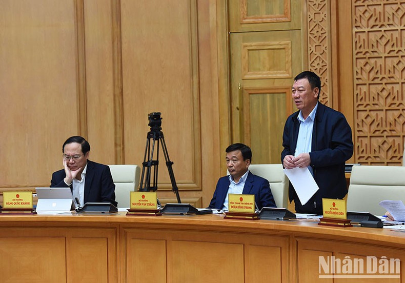 Habla el inspector general del Gobierno, Doan Hong Phong.