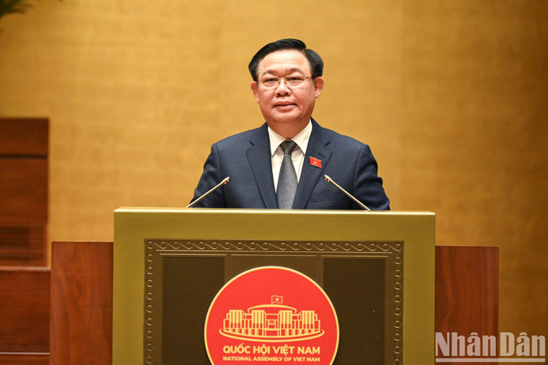 Interviene Vuong Dinh Hue, presidente del Parlamento. Interviene Vuong Dinh Hue, presidente del Parlamento.