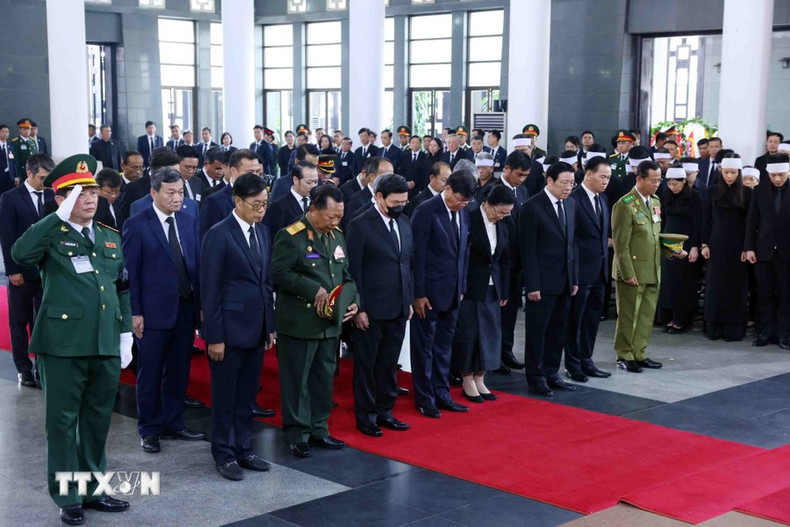 La delegación expresa su pésame por el fallecimiento del secretario general Nguyen Phu Trong. La delegación expresa su pésame por el fallecimiento del secretario general Nguyen Phu Trong.