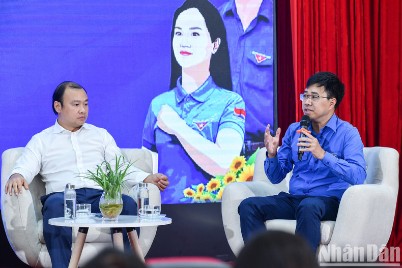 Bui Hoang Tung interviene en el evento. Bui Hoang Tung interviene en el evento.