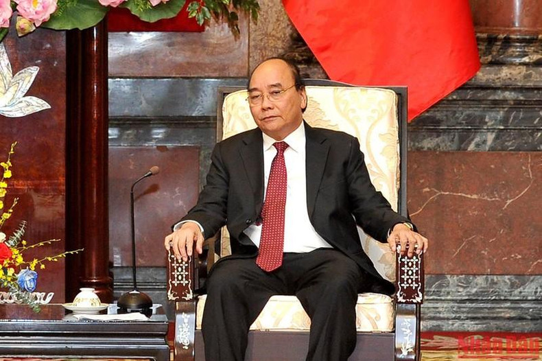 El mandatario vietnamita habla en una reunión.