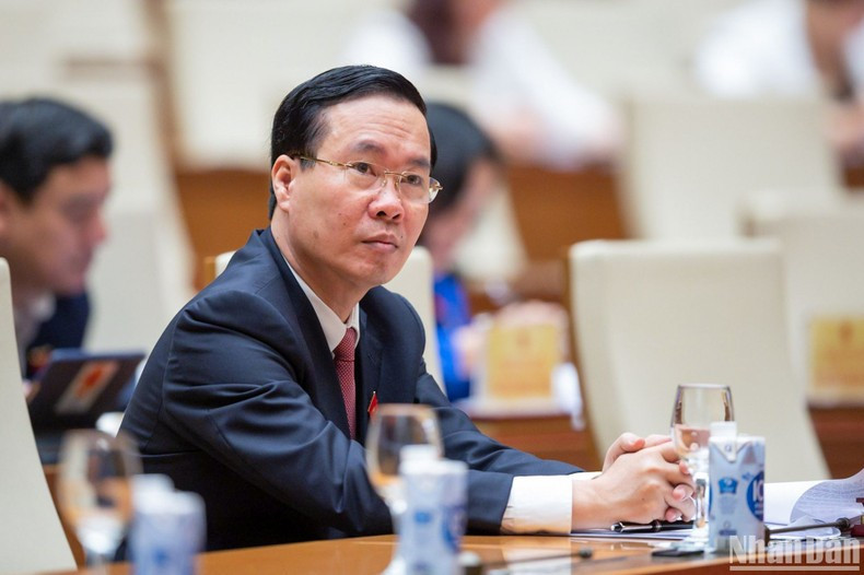 El presidente Vo Van Thuong en la reunión.