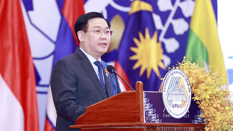 El presidente de la Asamblea Nacional, Vuong Dinh Hue, asiste a la AIPA-43. (Foto: daibieunhandan.vn) El presidente de la Asamblea Nacional, Vuong Dinh Hue, asiste a la AIPA-43. (Foto: daibieunhandan.vn)