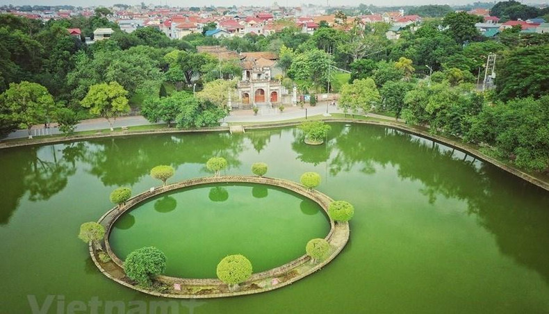 La ciudadela antigua de Co Loa está asociada con las leyendas sobre el rey An Duong Vuong. Este destino cuenta con una superficie de unas 500 hectáreas con numerosos sitios arqueológicos excavados que reflejan el proceso del desarrollo cultural en las edades de Bronce, Piedra y Hierro, en especial la cultura Dong Son. (Foto: VNA) La ciudadela antigua de Co Loa está asociada con las leyendas sobre el rey An Duong Vuong. Este destino cuenta con una superficie de unas 500 hectáreas con numerosos sitios arqueológicos excavados que reflejan el proceso del desarrollo cultural en las edades de Bronce, Piedra y Hierro, en especial la cultura Dong Son. (Foto: VNA)