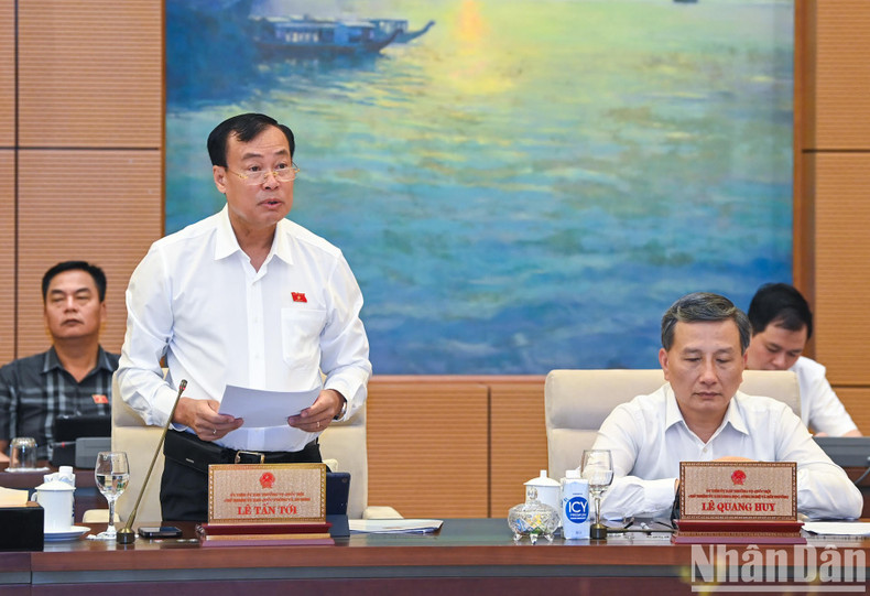 Habla el jefe de la Comisión de Defensa y Seguridad de la Asamblea Nacional, Le Tan Toi. Habla el jefe de la Comisión de Defensa y Seguridad de la Asamblea Nacional, Le Tan Toi.