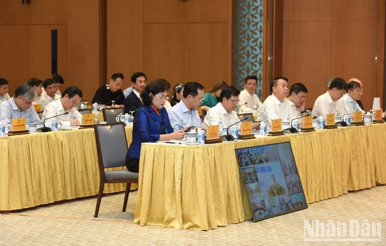 Asistentes a la cita. Asistentes a la cita.