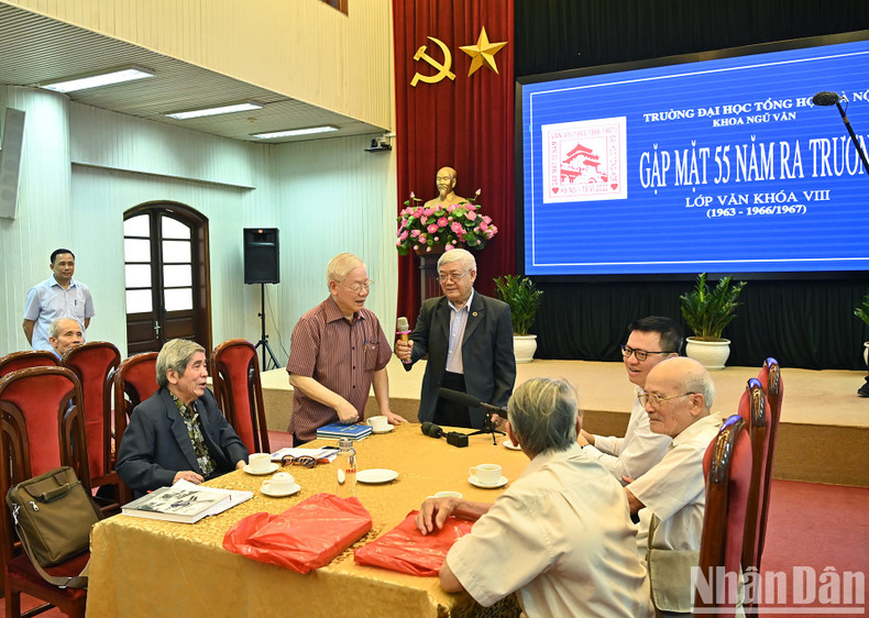 El secretario general Nguyen Phu Trong expresa sus sentimientos en el evento. El secretario general Nguyen Phu Trong expresa sus sentimientos en el evento.