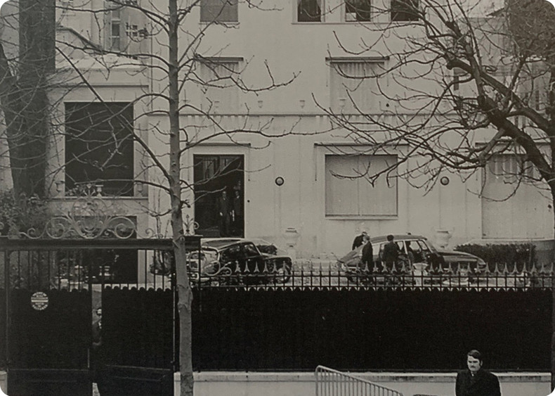 La casa en Neuilly-sur-Seine, alquilada por la delegación estadounidense, fue un lugar de encuentro a puerta cerrada entre las delegaciones. La casa en Neuilly-sur-Seine, alquilada por la delegación estadounidense, fue un lugar de encuentro a puerta cerrada entre las delegaciones.
