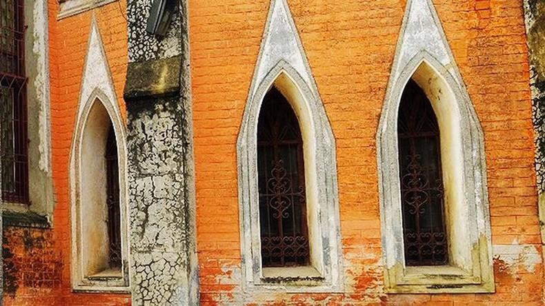 Ventanas con características de la arquitectura gótica.