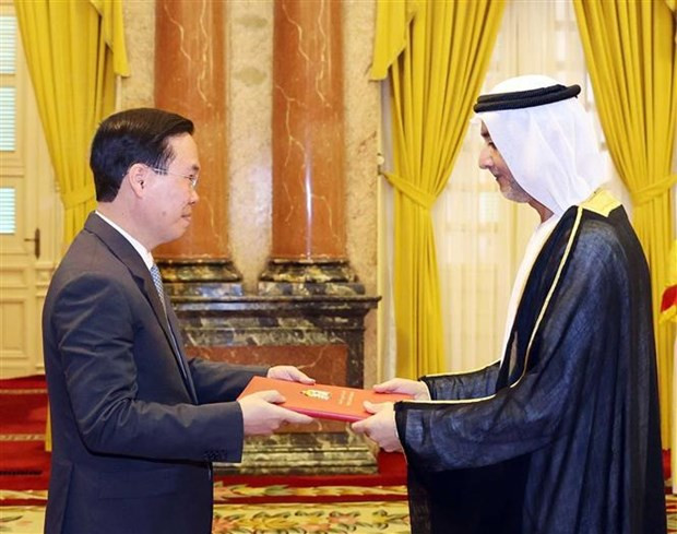 El presidente Vo Van Thuong y embajador de Emiratos Árabes Unidos (UAE), Bader Almatrooshi. El presidente Vo Van Thuong y embajador de Emiratos Árabes Unidos (UAE), Bader Almatrooshi.